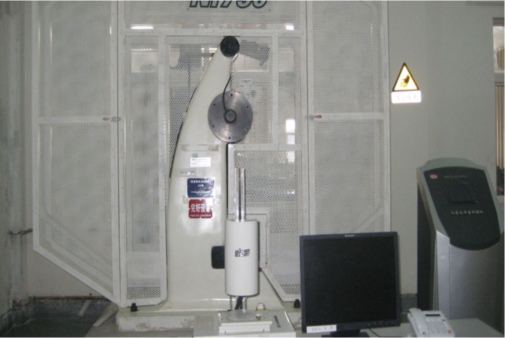 <b>Instrumented pendulum impact testing machine</b>