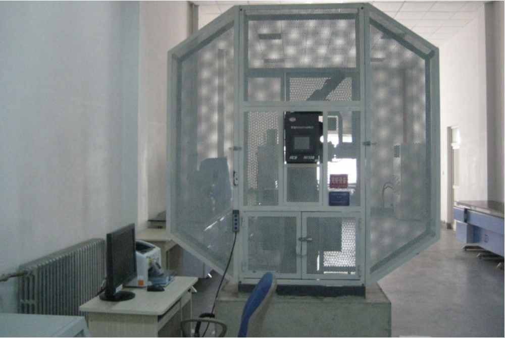 <b>Instrumented pendulum impact testing machine</b>